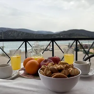 https://rouchotas-studios-by-viktor-1rst-floor.kefaloniahotels.net